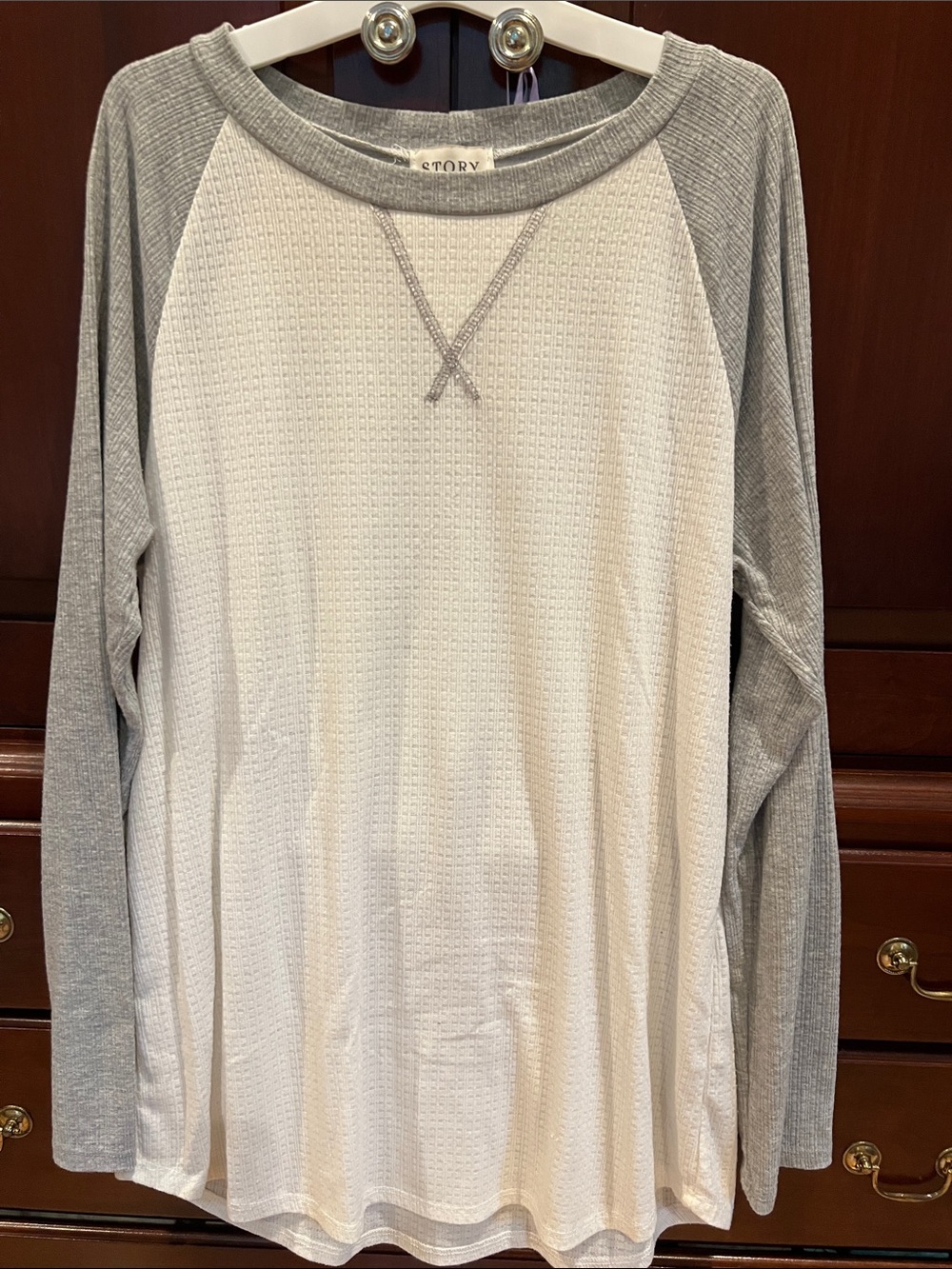 Story White Body Gray Raglan Thermal Crewneck Shirt